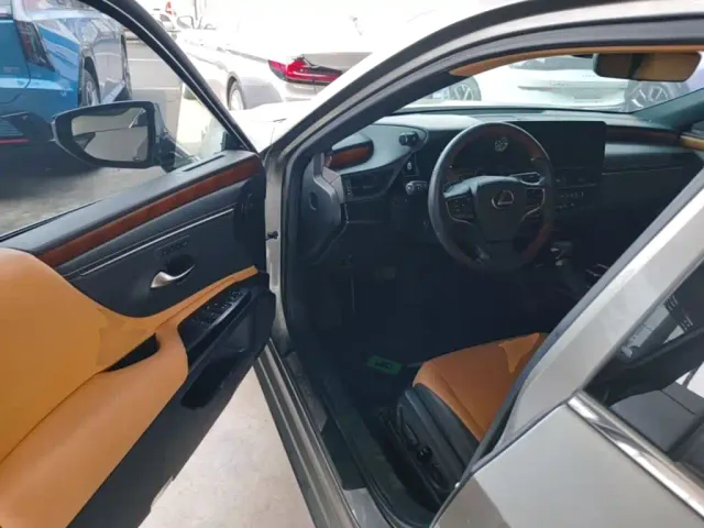 Lexus ES — Фото автомобиля 15