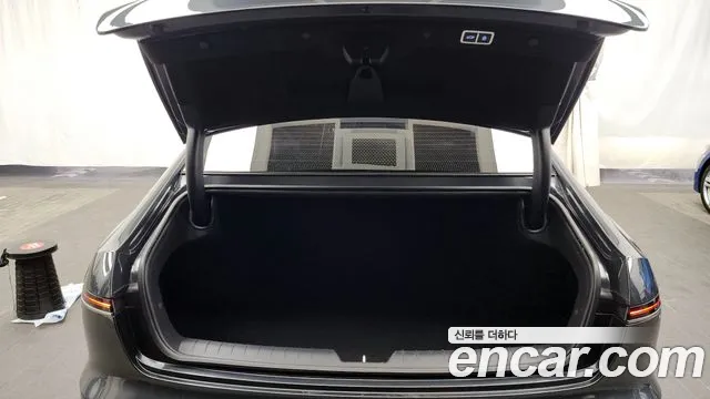 Hyundai Grandeur Grandeur (GN7) 2.5 Бензин 2WD — Фото автомобиля 20