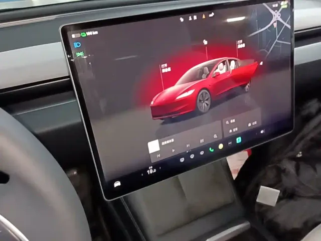 Tesla Model 3 — Фото автомобиля 13