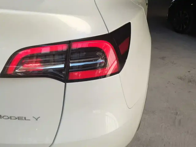 Tesla Model Y — Фото автомобиля 7