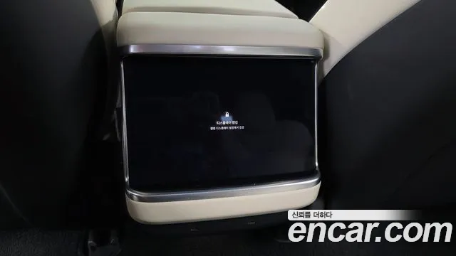 Tesla Model S — Фото автомобиля 24
