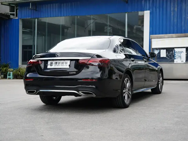 Mercedes-Benz E-Class — Фото автомобиля 16