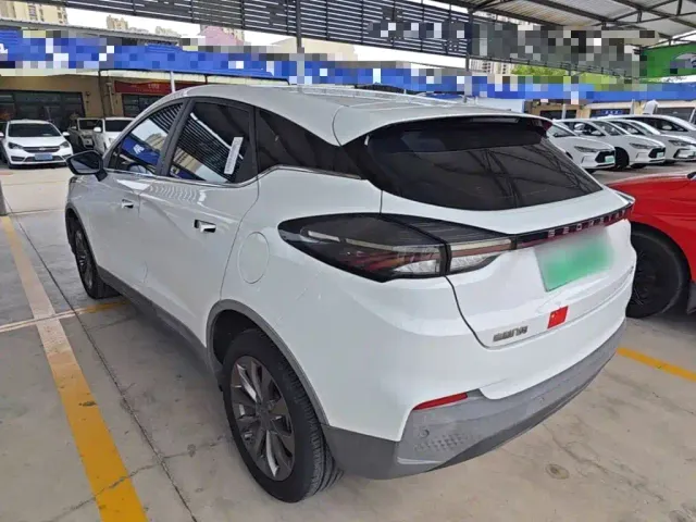 Geely Geometry C — Фото автомобиля 4