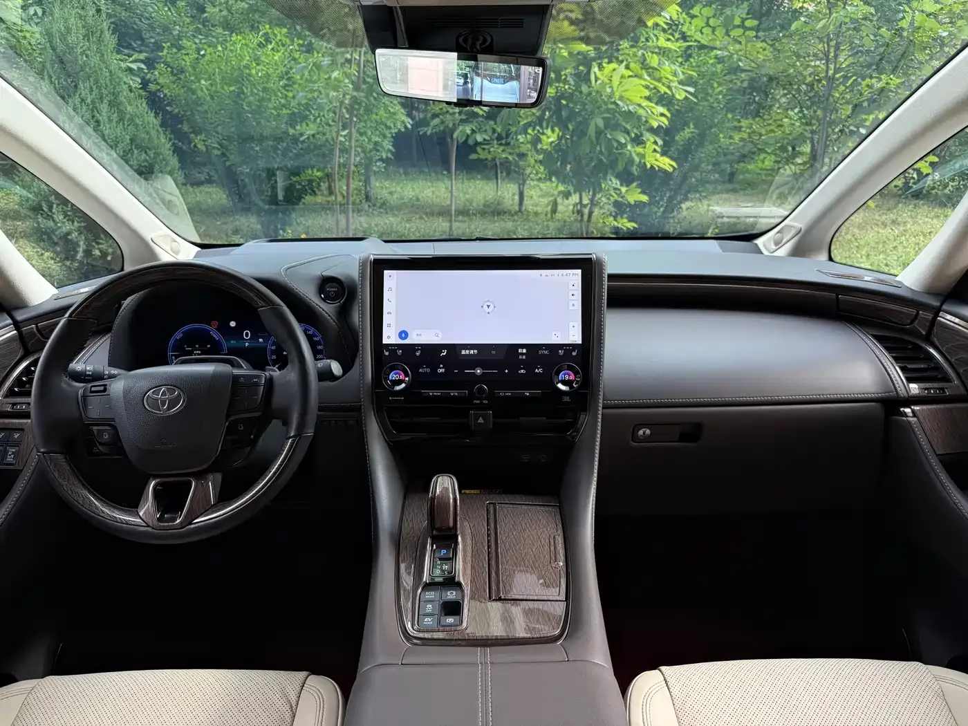Toyota Alphard 2024 Hybrid 2.5L Ultimate Enjoyment Edition — Фото автомобиля 12