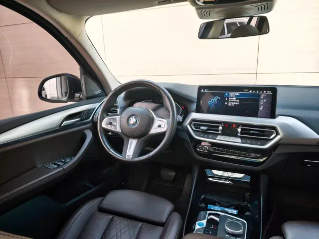 BMW iX3 — Фото автомобиля 14