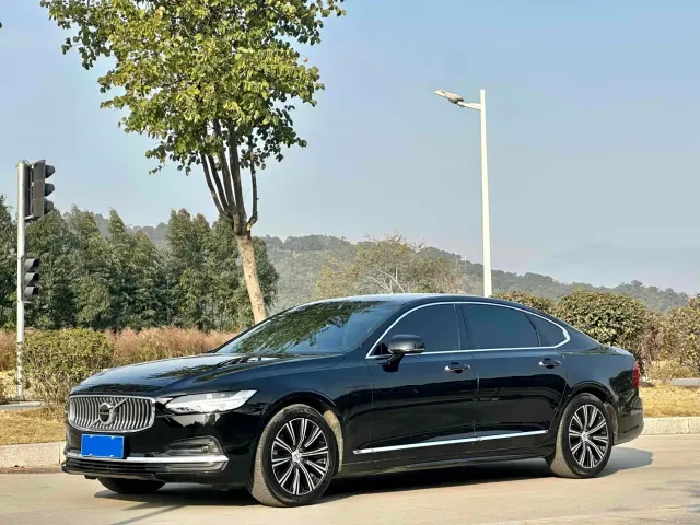 Фотография автомобиля — Volvo S90
