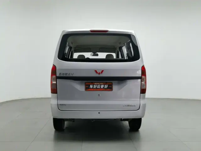 Wuling Hongguang V — Фото автомобиля 4