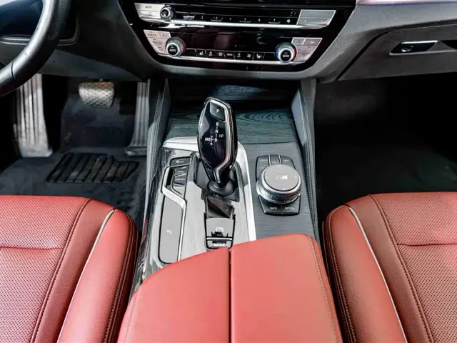 BMW 5 Series — Фото автомобиля 12