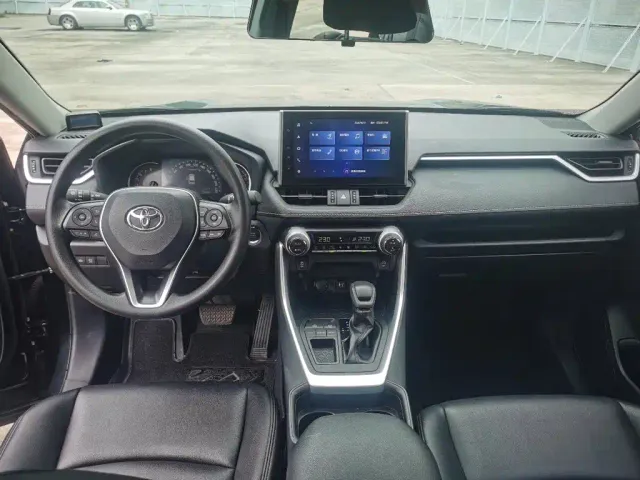 Toyota RAV4 — Фото автомобиля 7