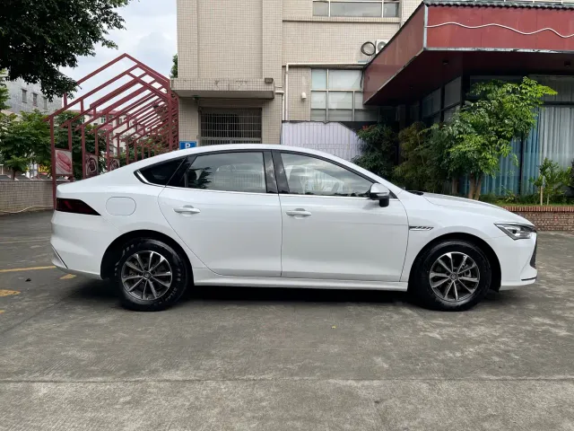 BYD Qin PLUS — Фото автомобиля 8