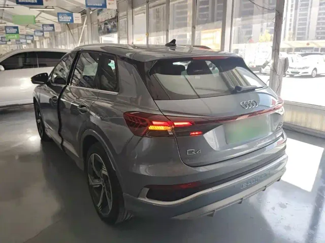 Audi Q4 e-tron — Фото автомобиля 4