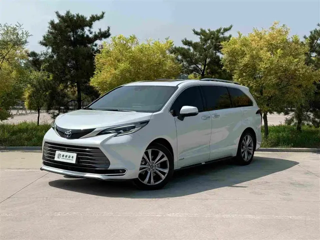 Фотография автомобиля — Toyota Sienna