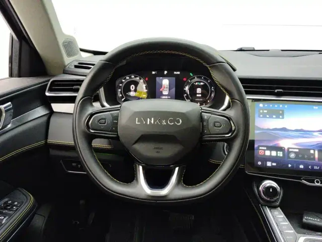 Lynk & Co 01 — Фото автомобиля 15