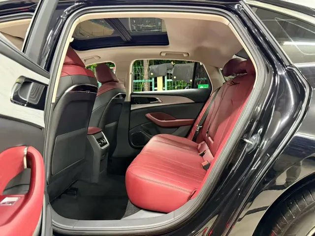 Hongqi H5 — Фото автомобиля 7