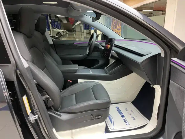 Tesla Model Y — Фото автомобиля 16