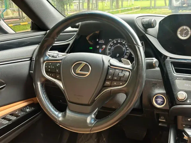 Lexus ES — Фото автомобиля 8