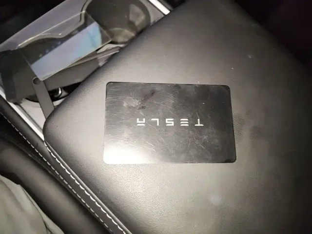 Tesla Model Y — Фото автомобиля 8