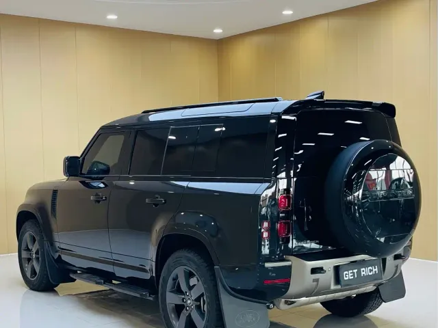 Land Rover Defender — Фото автомобиля 7
