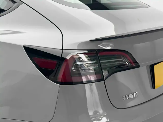 Tesla Model 3 — Фото автомобиля 13