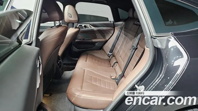 BMW i4 — Фото автомобиля 10
