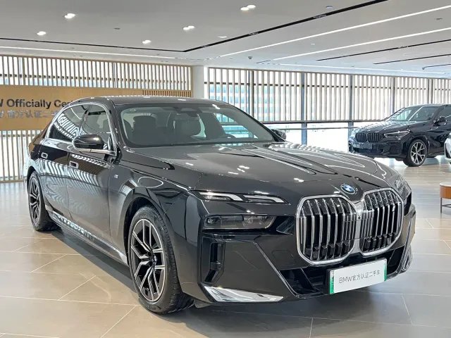 BMW i7 — Фото автомобиля 3