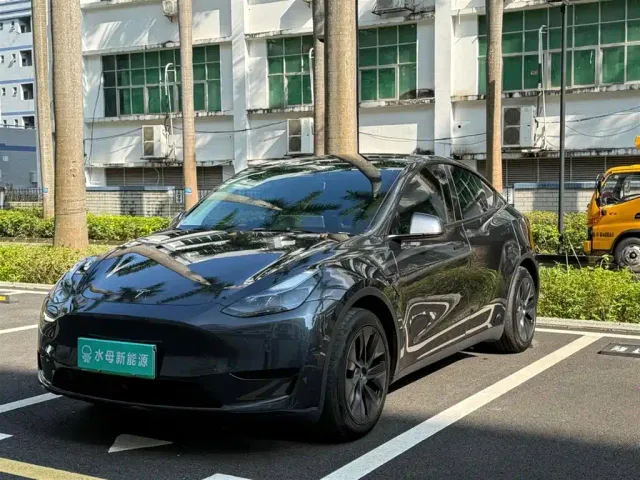 Фотография автомобиля — Tesla Model Y