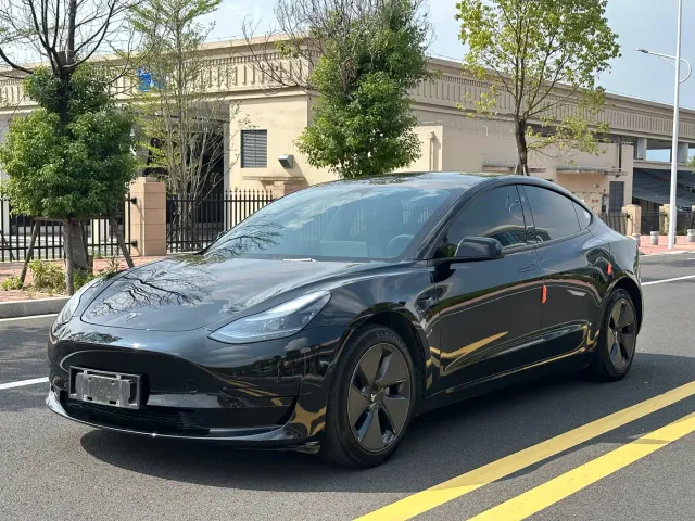 Фотография автомобиля — Tesla Model 3