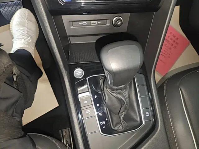 Volkswagen Tiguan L — Фото автомобиля 13