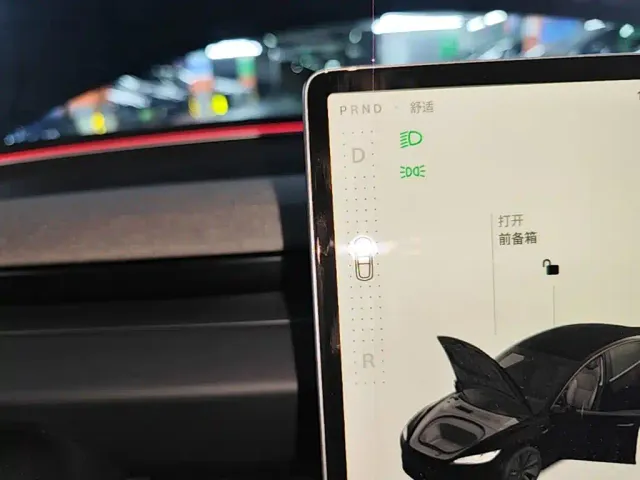 Tesla Model 3 — Фото автомобиля 13