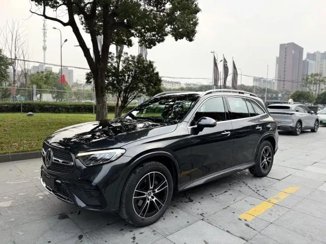 Фотография автомобиля — Mercedes-Benz GLC-Class