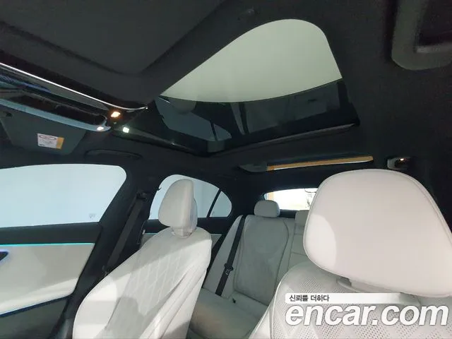 Mercedes-Benz E-Class — Фото автомобиля 19