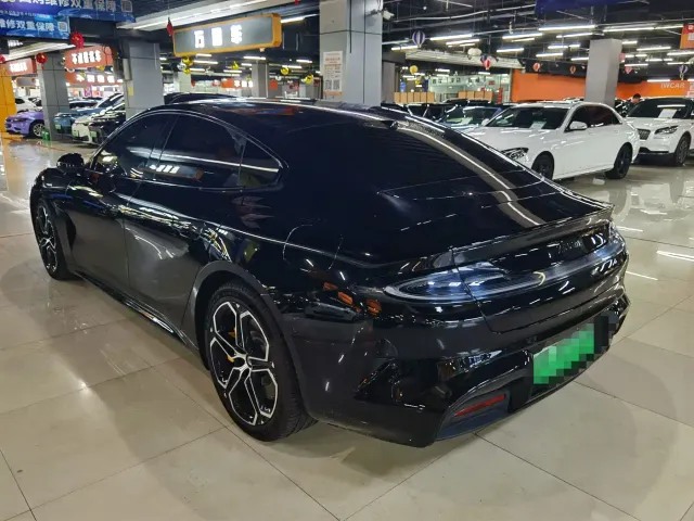 Xiaomi SU7 — Фото автомобиля 2