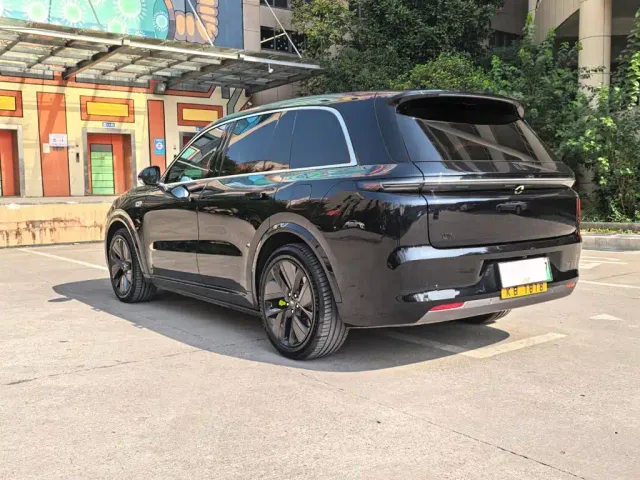 Li Auto Li L8 2024 Pro — Фото автомобиля 17