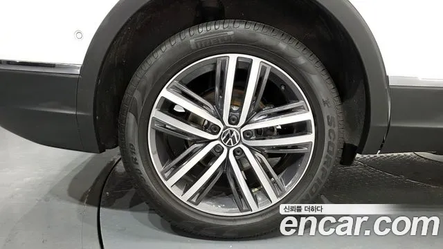 Volkswagen Tiguan — Фото автомобиля 5