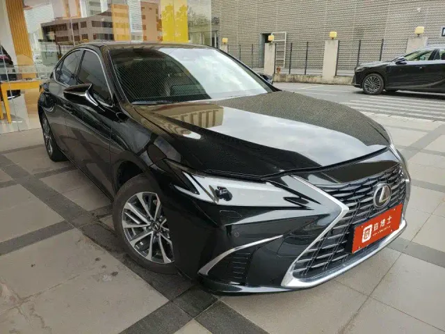 Lexus ES — Фото автомобиля 6