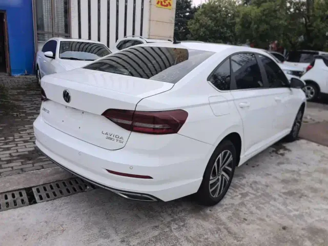 Volkswagen Lavida — Фото автомобиля 6