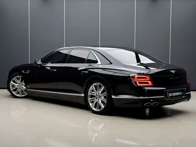 Bentley Flying Spur — Фото автомобиля 6