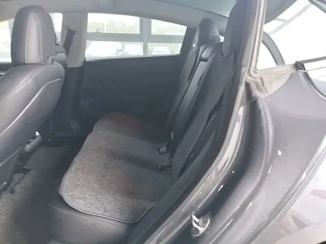 Tesla Model 3 — Фото автомобиля 12