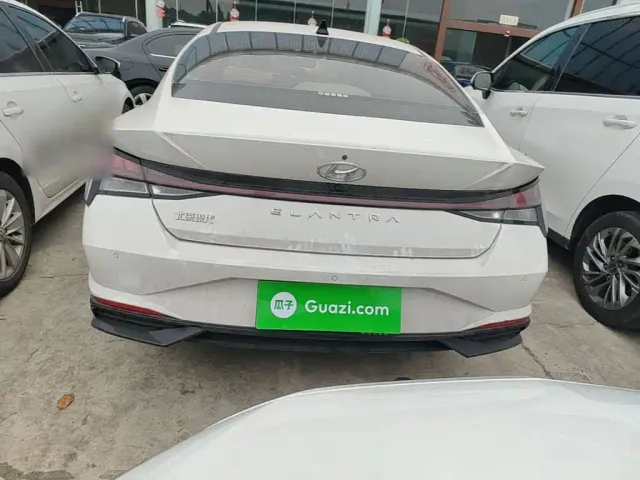 Hyundai Elantra — Фото автомобиля 5