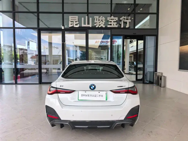 BMW i4 — Фото автомобиля 9