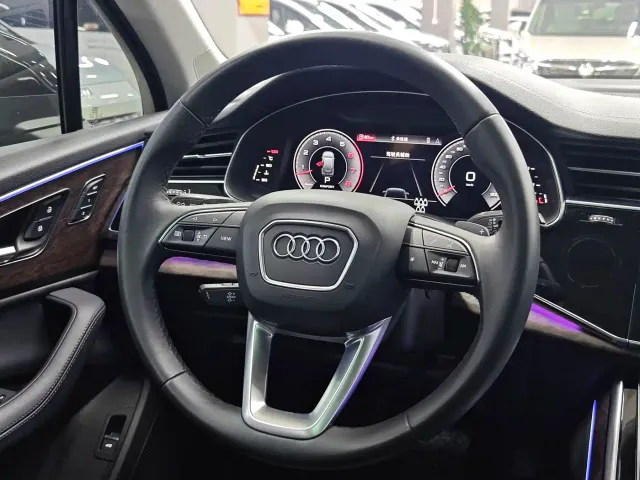 Audi Q7 — Фото автомобиля 12