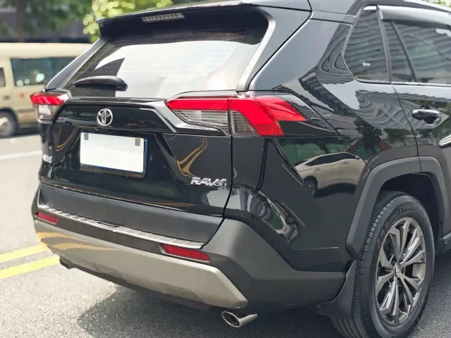 Toyota RAV4 — Фото автомобиля 22