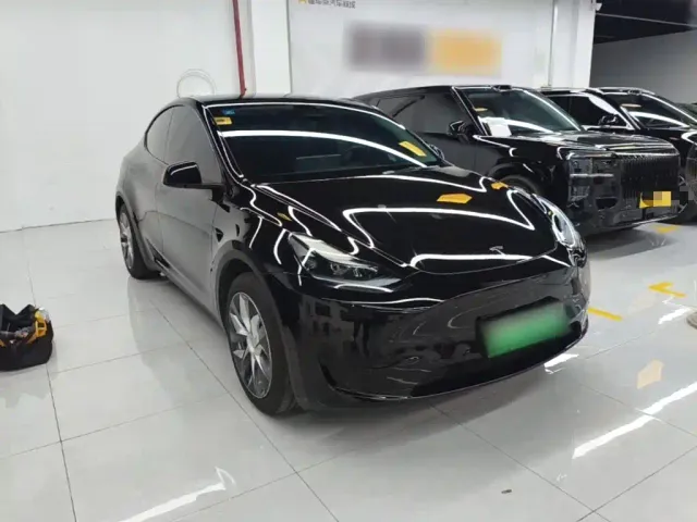 Tesla Model Y — Фото автомобиля 3