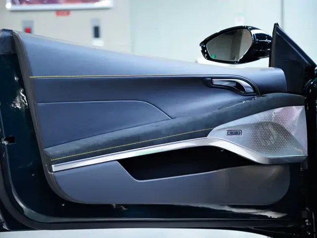 Lotus Emira — Фото автомобиля 16