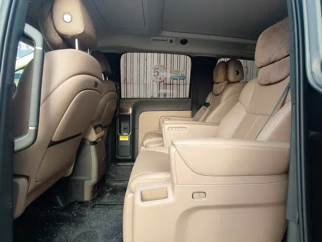 Li Auto MEGA — Фото автомобиля 9