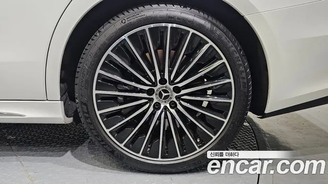 Mercedes-Benz E-Class — Фото автомобиля 21