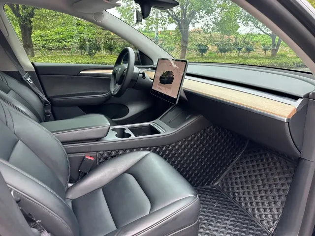 Tesla Model Y — Фото автомобиля 6