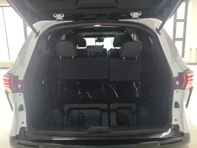 Toyota Sienna — Фото автомобиля 18