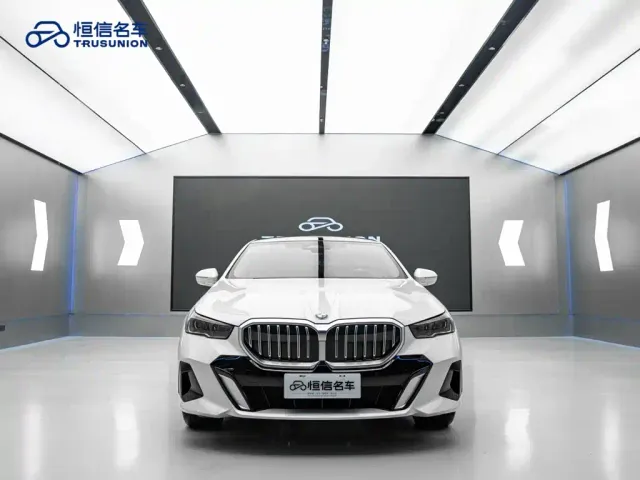 BMW 5 Series — Фото автомобиля 2