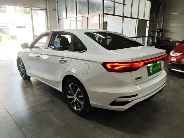 Geely Emgrand — Фото автомобиля 4
